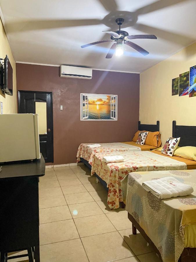 B Aparts Hotel Roatán Exterior foto