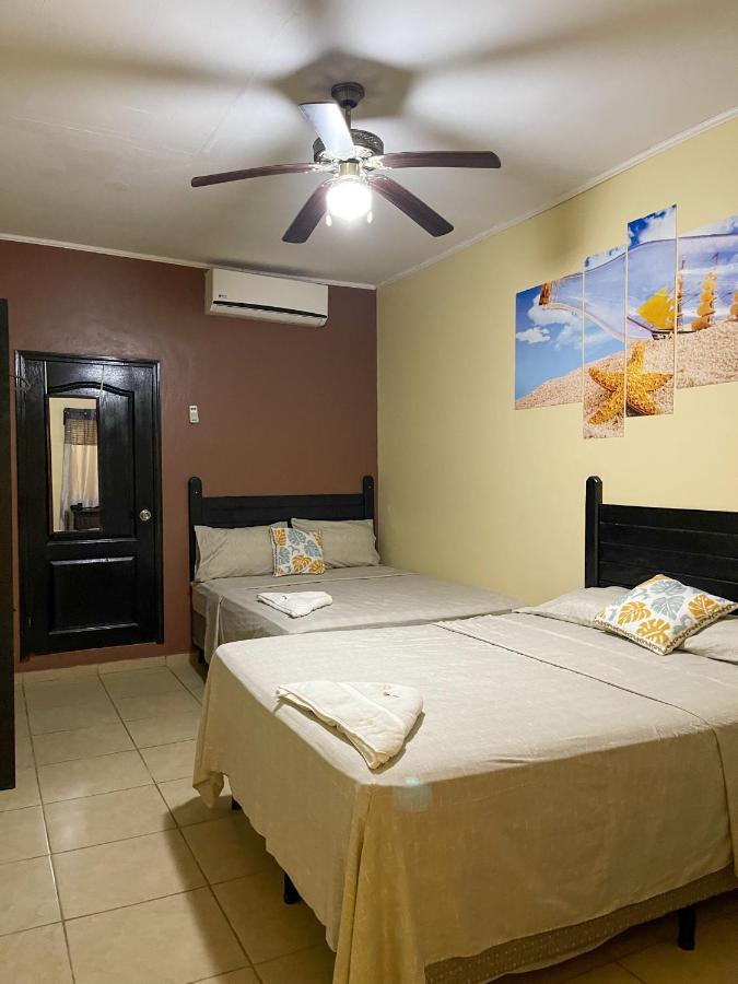 B Aparts Hotel Roatán Exterior foto
