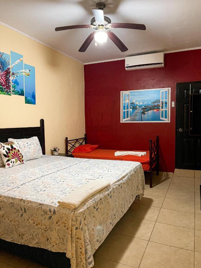 B Aparts Hotel Roatán Exterior foto