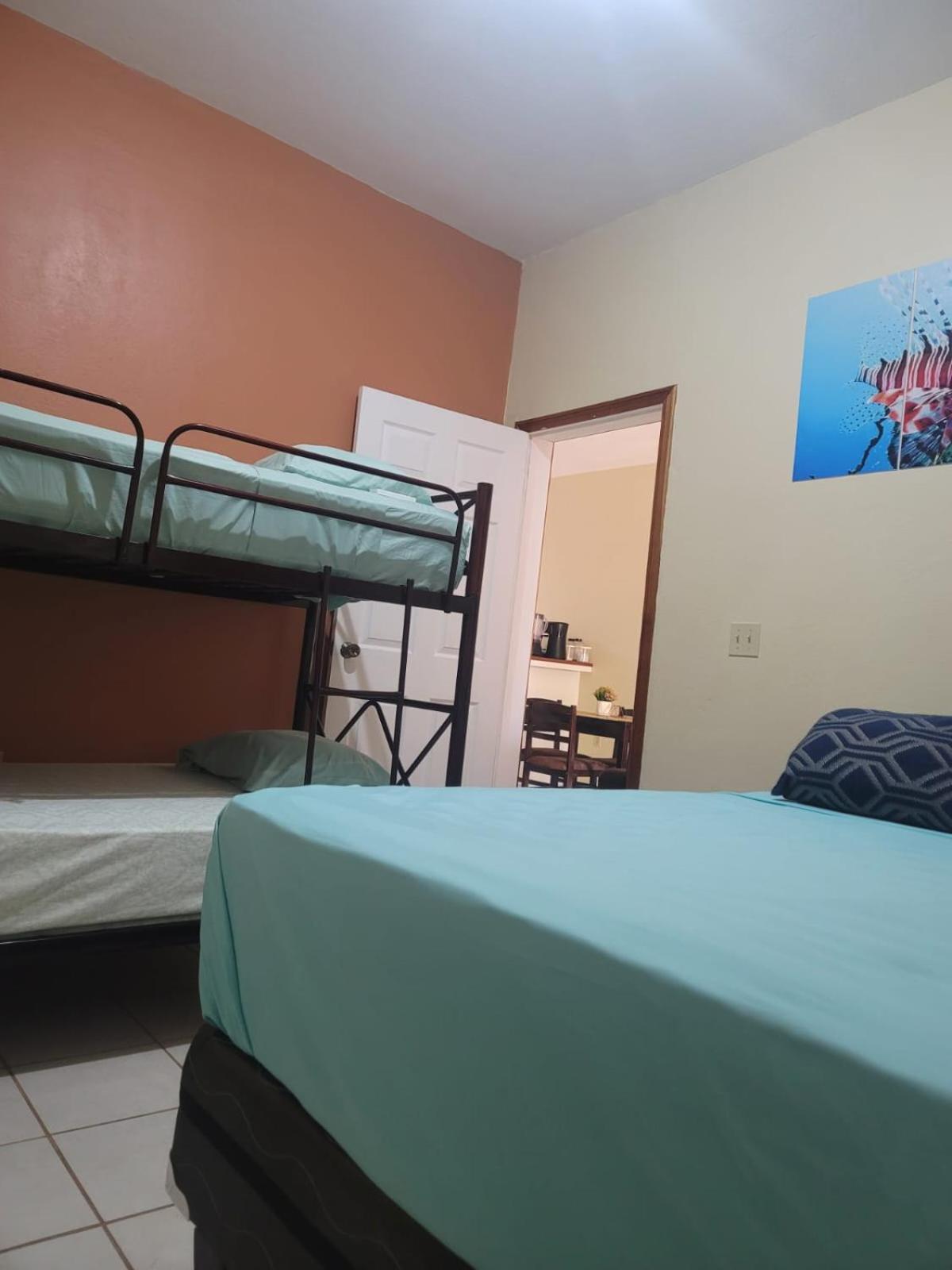 B Aparts Hotel Roatán Exterior foto