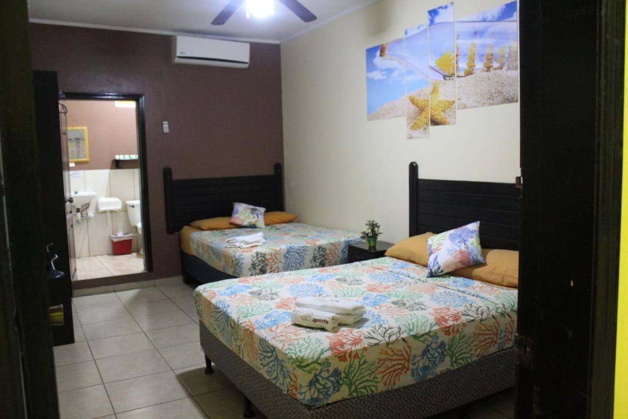 B Aparts Hotel Roatán Exterior foto
